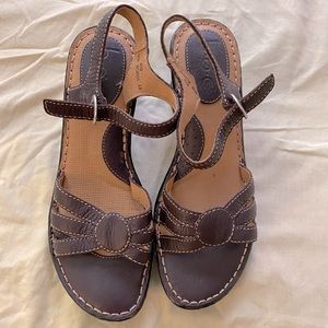 Women’s brown sandal. Size 8. Good condition.